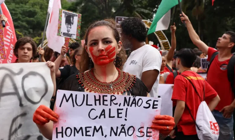 Brasil atinge recorde de feminicídios em 2025: quatro mortes por dia