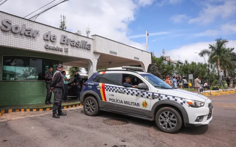 Moraes nega livre acesso de filhos de Bolsonaro à prisão domiciliar