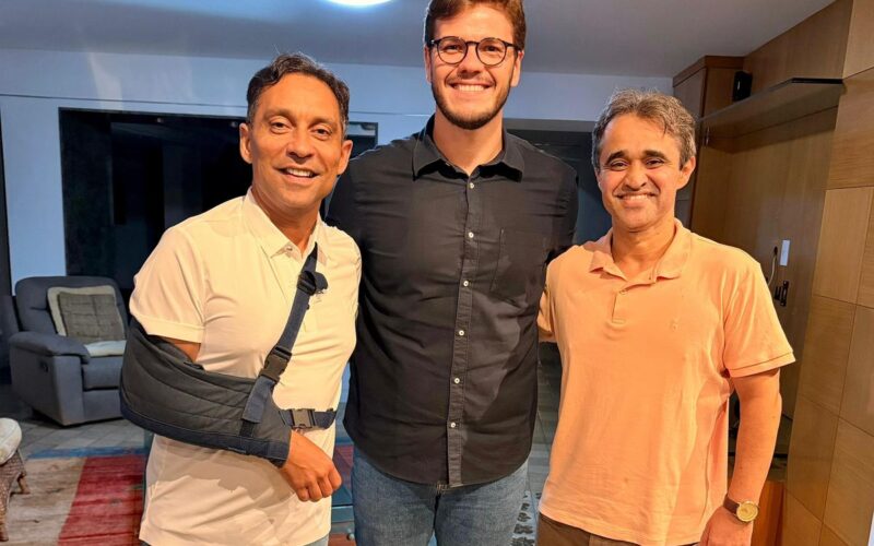 Prefeito Bruno Cunha Lima anuncia troca no comando da Chefia de Gabinete