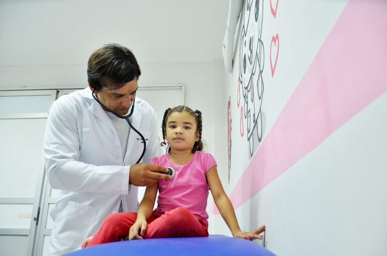 Secretaria de Saúde de CG alerta aos pais sobre sinais de gravidade em quadros respiratórios de crianças