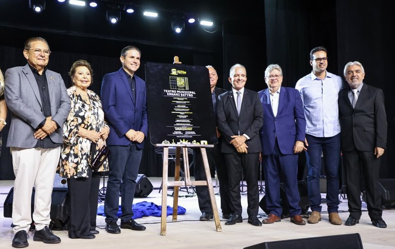 João Azevêdo prestigia inauguração do Teatro Municipal de Patos: “um momento histórico e de celebração de um sonho”