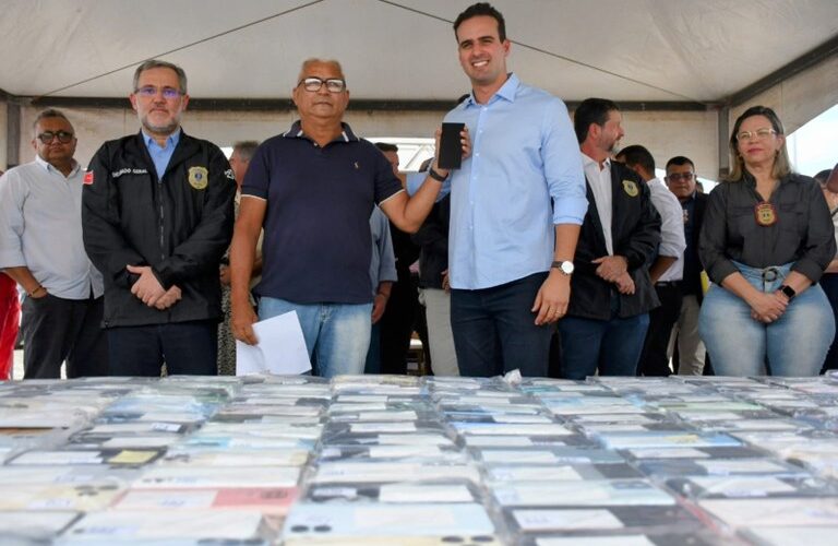 Governador Lucas Ribeiro reforça política de segurança com devolução de 500 celulares pela Operação Recupera