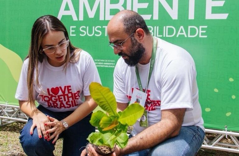 Em Campina Grande: Semas distribui 300 mudas e composto orgânico durante mutirão