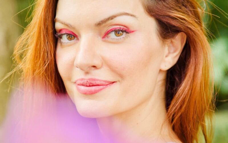 Mayana Neiva encerra primeiro dia da programação do “Mulheres que Fazem”, nesta quinta, com seu show “Tá Tudo Aqui Dentro”