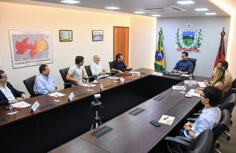 Governador Lucas Ribeiro anuncia patrocínio de R$ 2,5 milhões ao São João de CG e reforça apoio à cultura e ao turismo