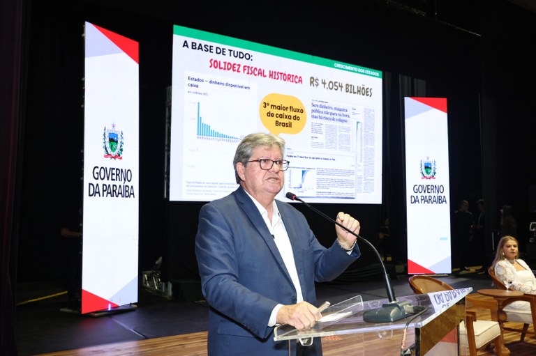 João Azevêdo presta contas à população da Paraíba e destaca legados em áreas como Saúde e Educação