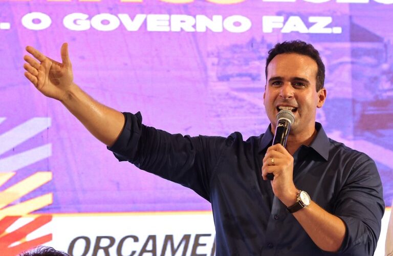 Governador Lucas Ribeiro assina ordem de serviço da Vila Olímpica de Sousa durante audiência do ODE no município
