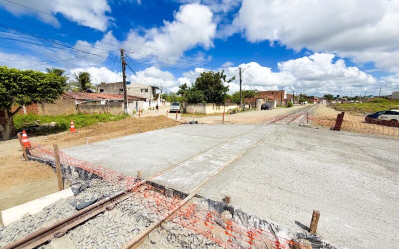 Passagens de nível da obra do VLT começam a ser executadas no perímetro urbano de Campina Grande