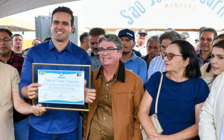 Em São João do Cariri, governador Lucas Ribeiro entrega pavimentação e anuncia estrada ligando o município a Parari