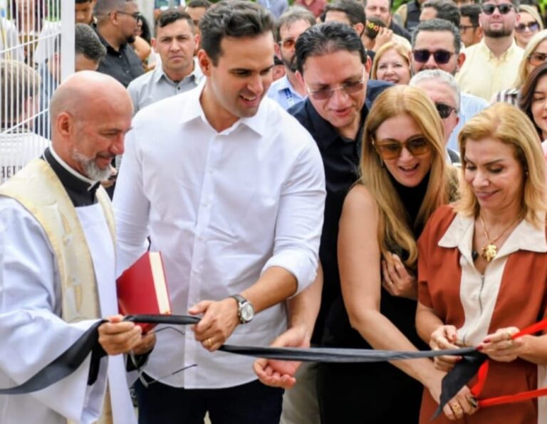 Governador Lucas Ribeiro inaugura escola integral, entrega ônibus escolares e autoriza obras de saneamento em Queimadas