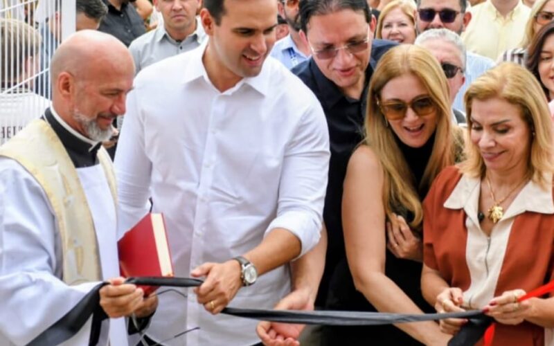 Governador Lucas Ribeiro inaugura escola integral, entrega ônibus escolares e autoriza obras de saneamento em Queimadas