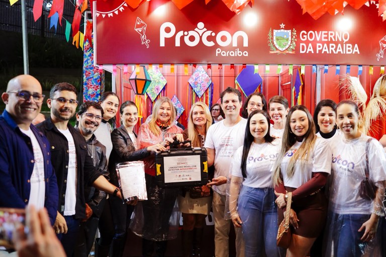 Procon-PB usa tecnologia inédita para identificar metanol em bebidas no São João de CG