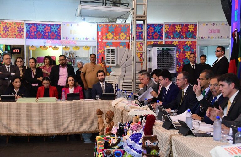Primeira-dama participa de sessão itinerante da ALPB e apresenta Salão do Artesanato a mulheres de associações da justiça