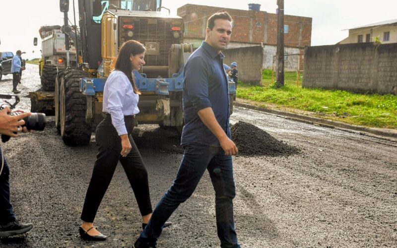 Lucas Ribeiro visita obras dos distritos industriais de Campina e de extensão da avenida Floriano Peixoto