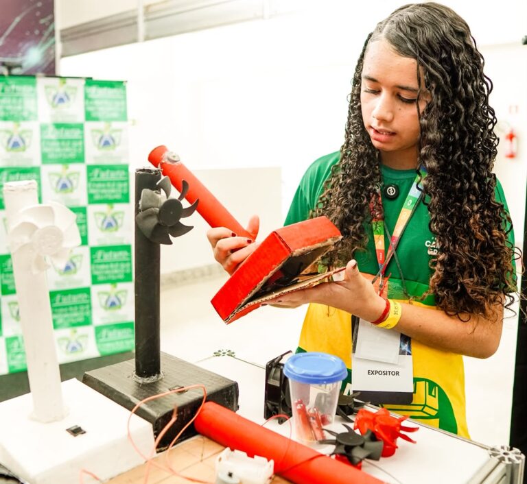 Projetos de Escolas Municipais de CG ganham destaque em feira de tecnologia, com soluções voltadas à sustentabilidade e à inovação