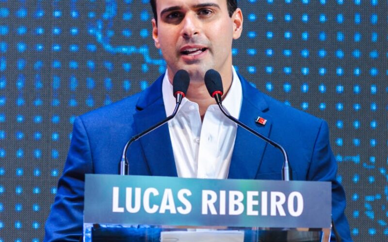 Lucas anuncia calendário de promoção na PM e destaca avanços na educação em primeiro debate