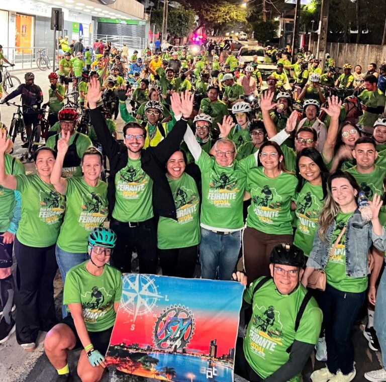 Mais de 200 pessoas participam do pedal do Dia do Feirante em CG