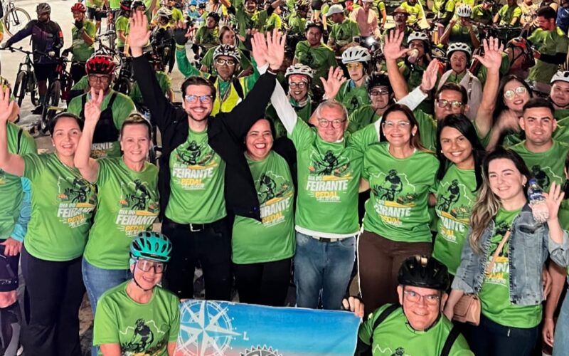 Mais de 200 pessoas participam do pedal do Dia do Feirante em CG