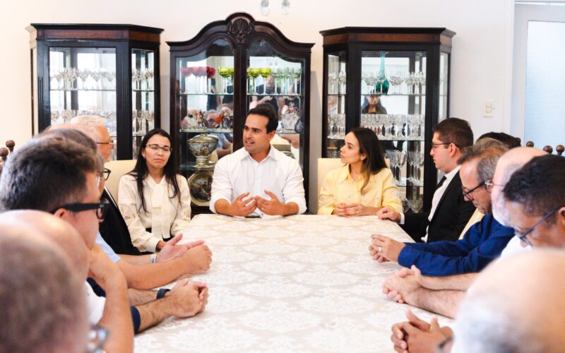 Lucas Ribeiro recebe lideranças da Igreja Católica e trata fortalecimento da assistência social na Paraíba