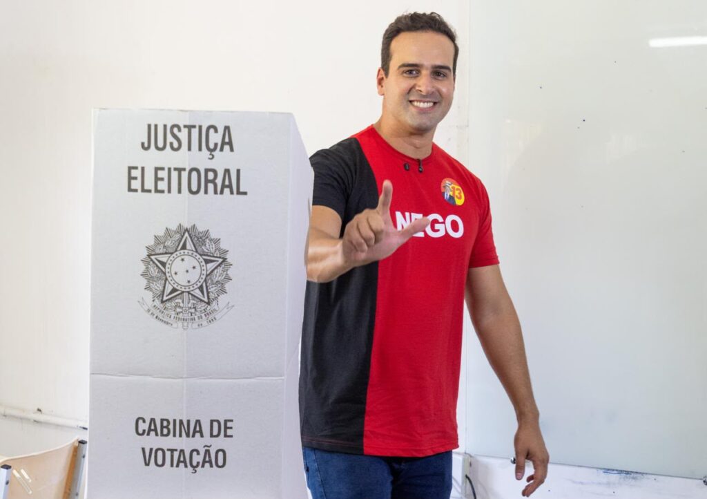 Lucas vota em Campina Grande e destaca os avanços sociais no Governo Lula