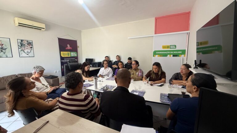 Coordenadoria da Mulher da PMCG reúne rede de proteção para fortalecer atendimento às vítimas de violência