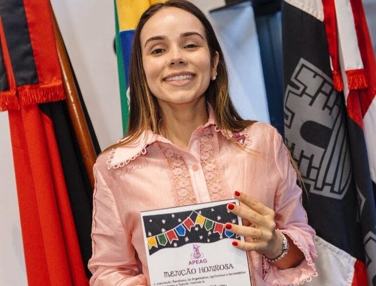 Camila Mariz é homenageada em sessão solene na Câmara Municipal de JP e reforça compromisso com a proteção das mulheres