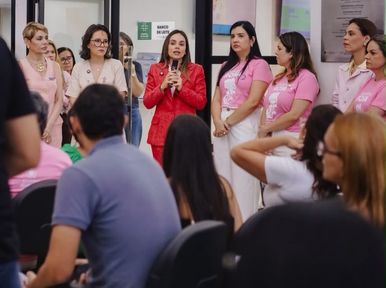 Camila Mariz participa de ação do Outubro Rosa no Hospital da Mulher e reforça a importância do diagnóstico precoce do câncer